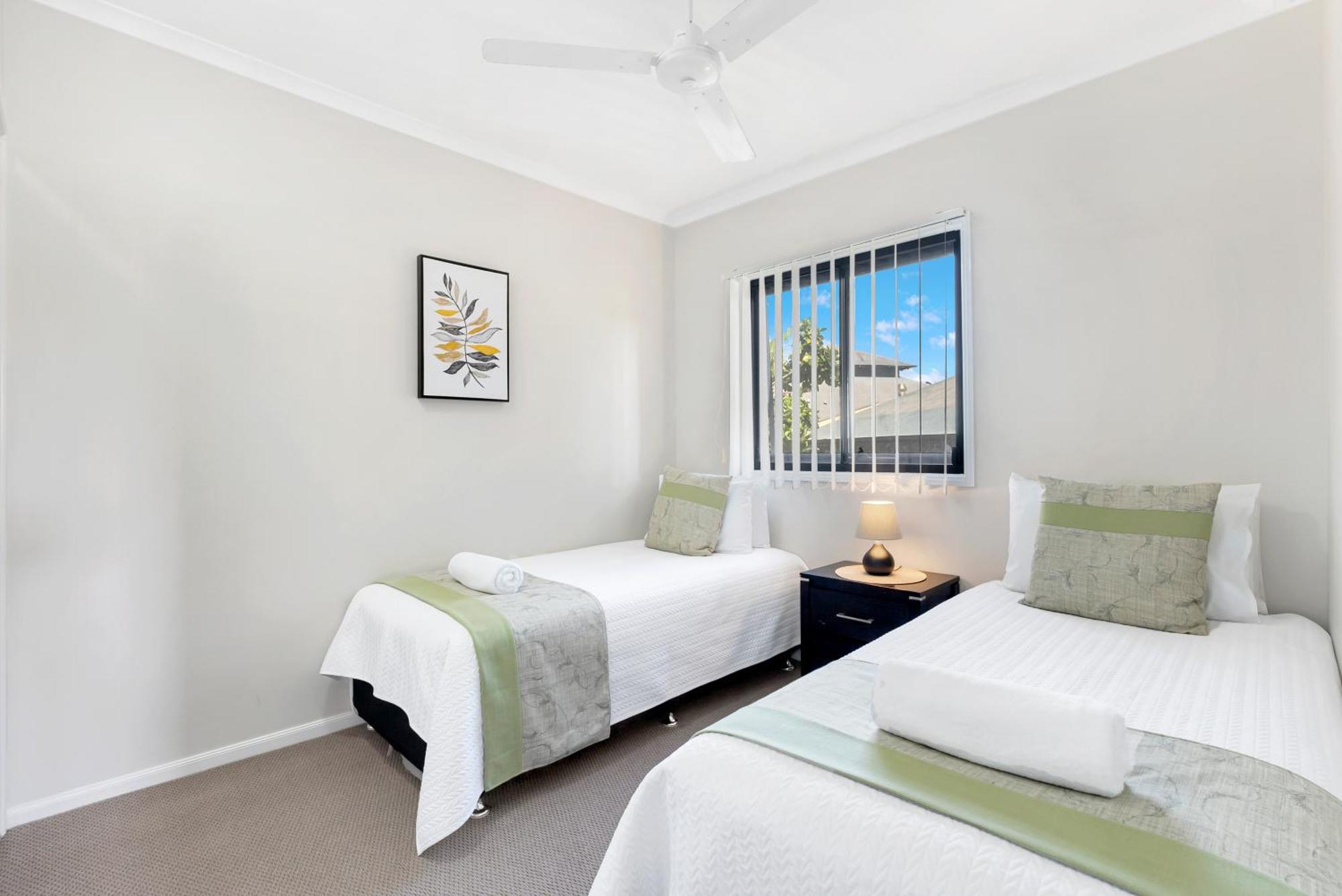 The Edge - Just Steps To Esplanade Frontage Apartment