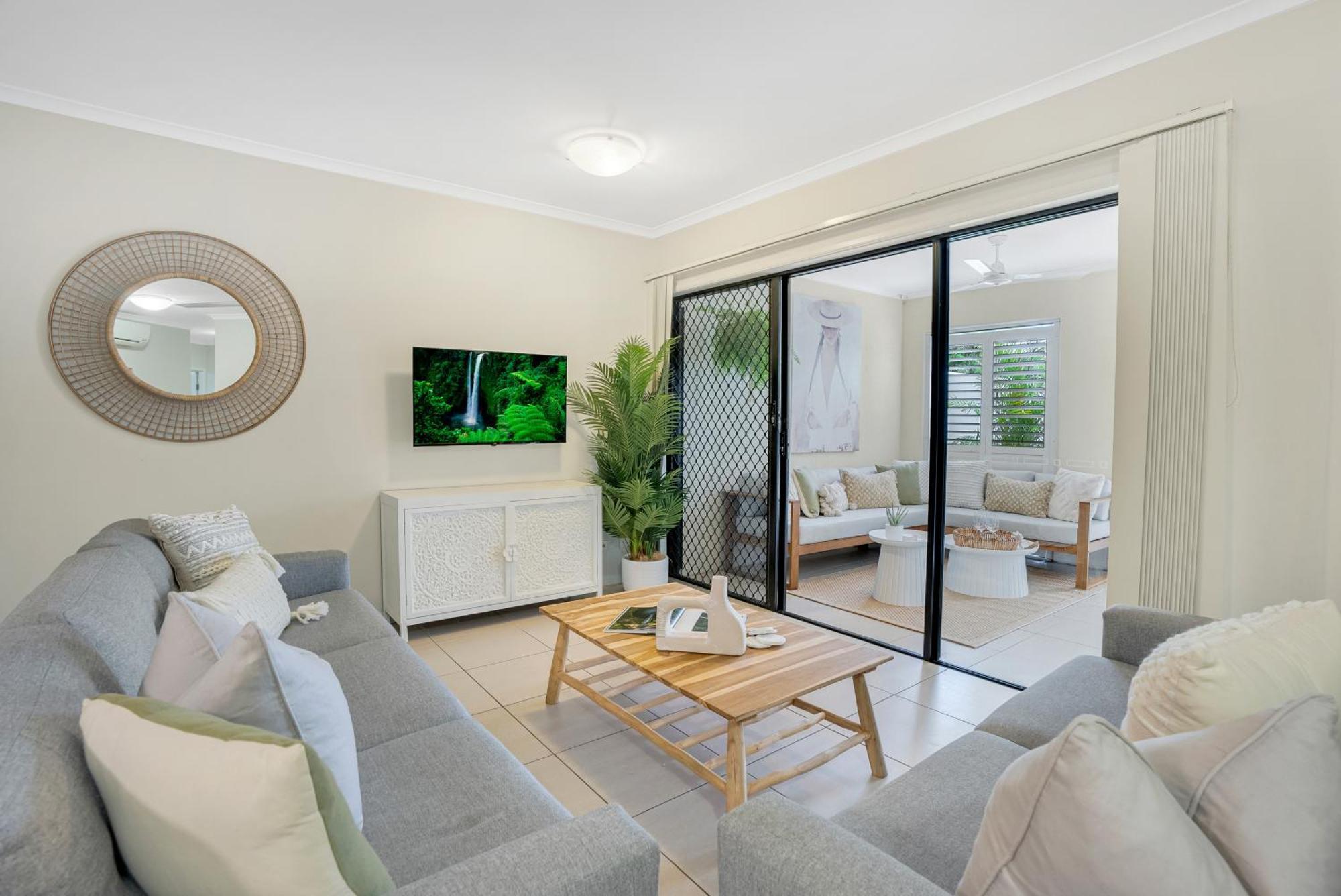 Apartment 'serenity At The Edge' A Private Poolside