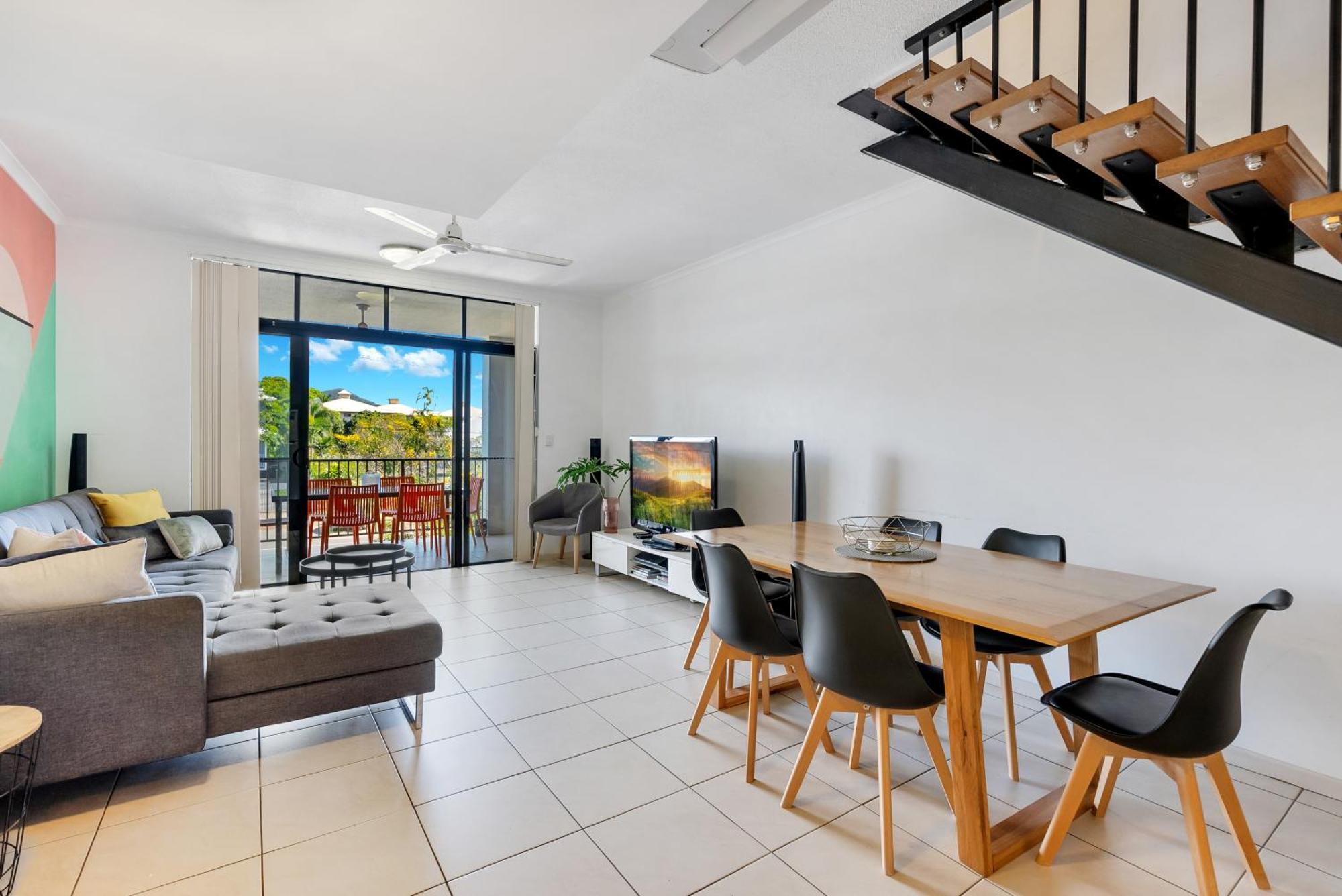 The Loft - Trendy Coastal Charm With Pool * Cairns