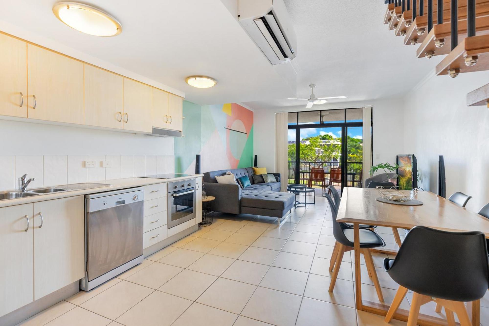 The Loft - Trendy Coastal Charm With Pool * Cairns