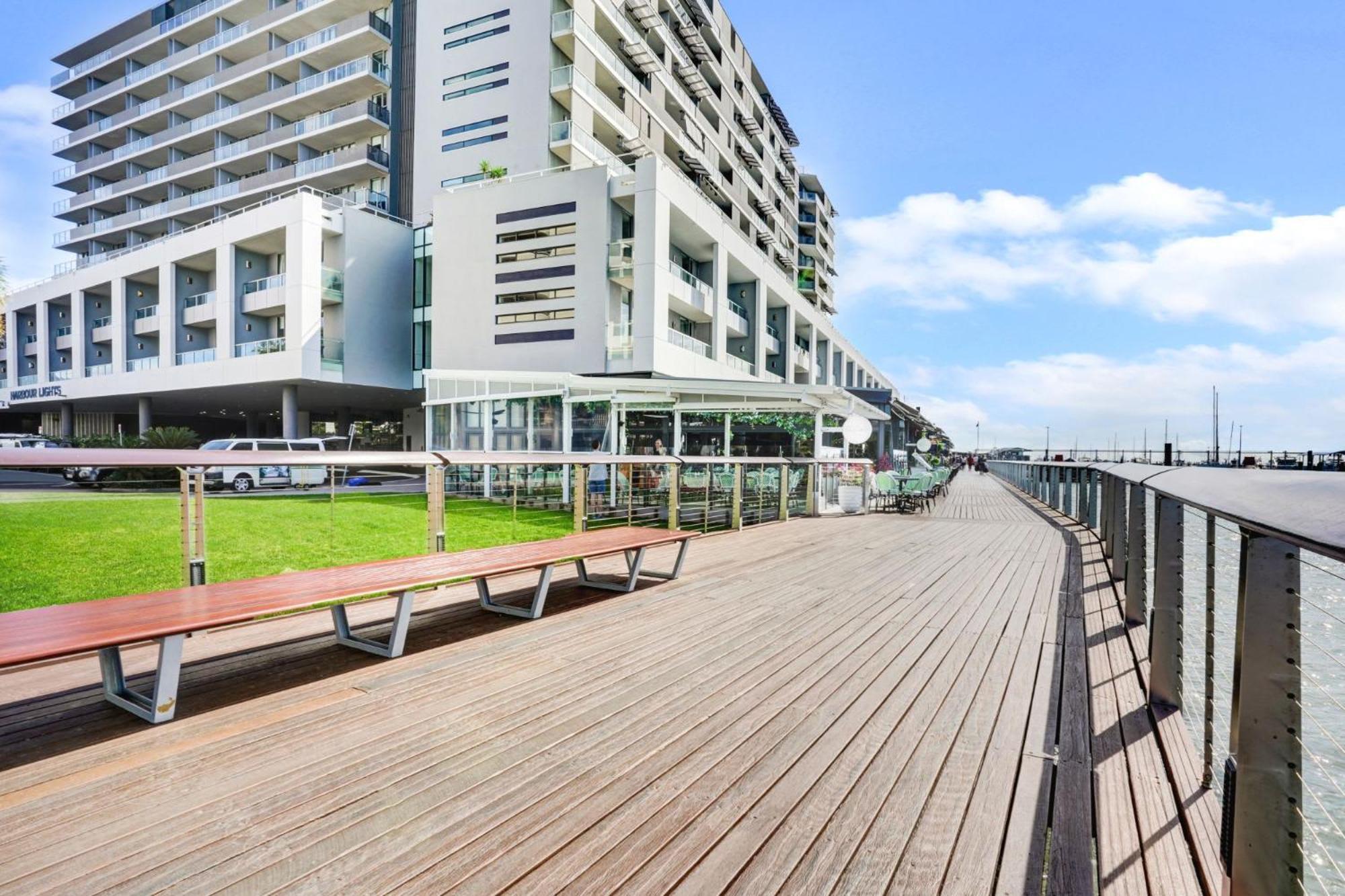 901 Harbour Lights With Ocean Views Apartment Cairns