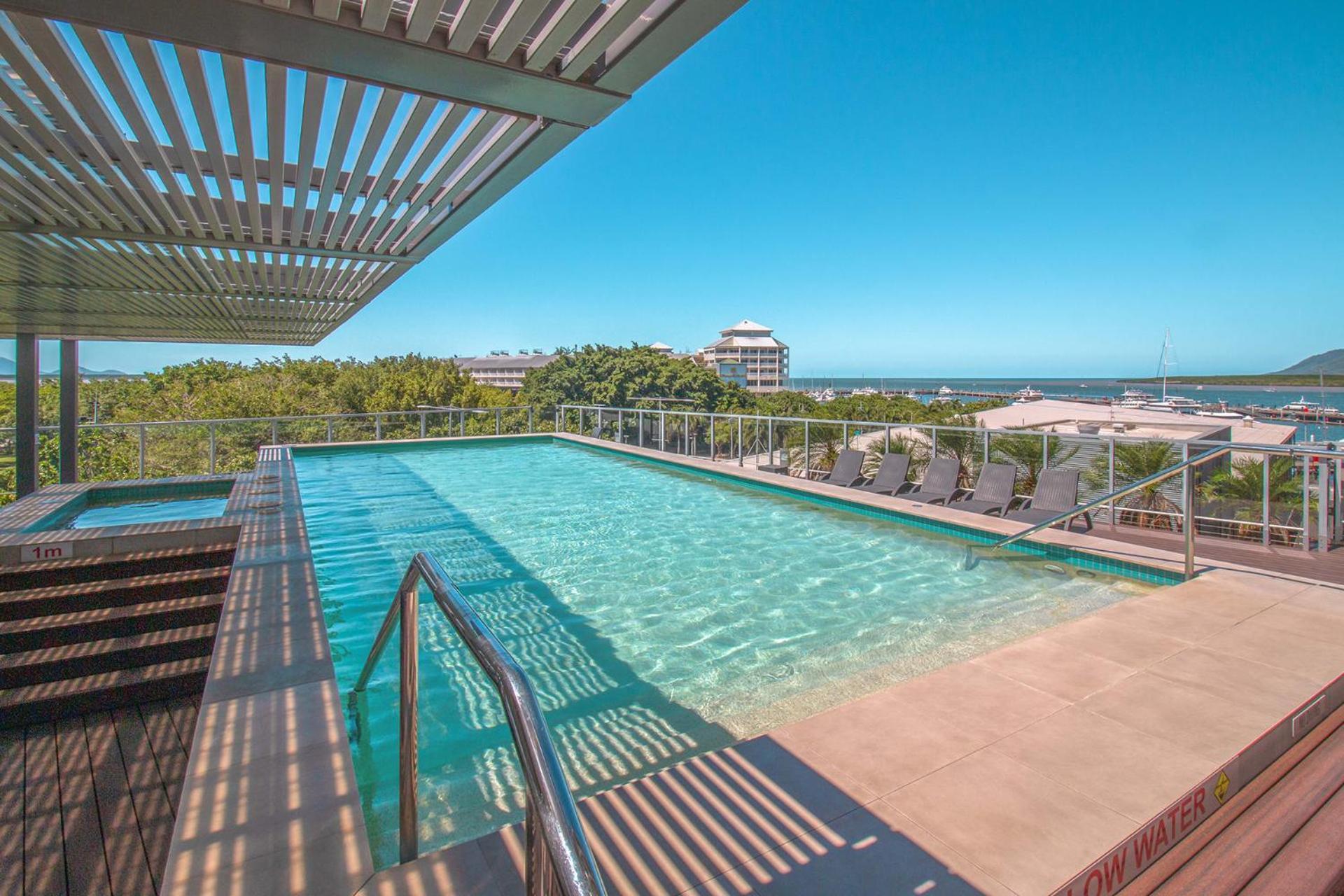 901 Harbour Lights With Ocean Views Apartment Cairns