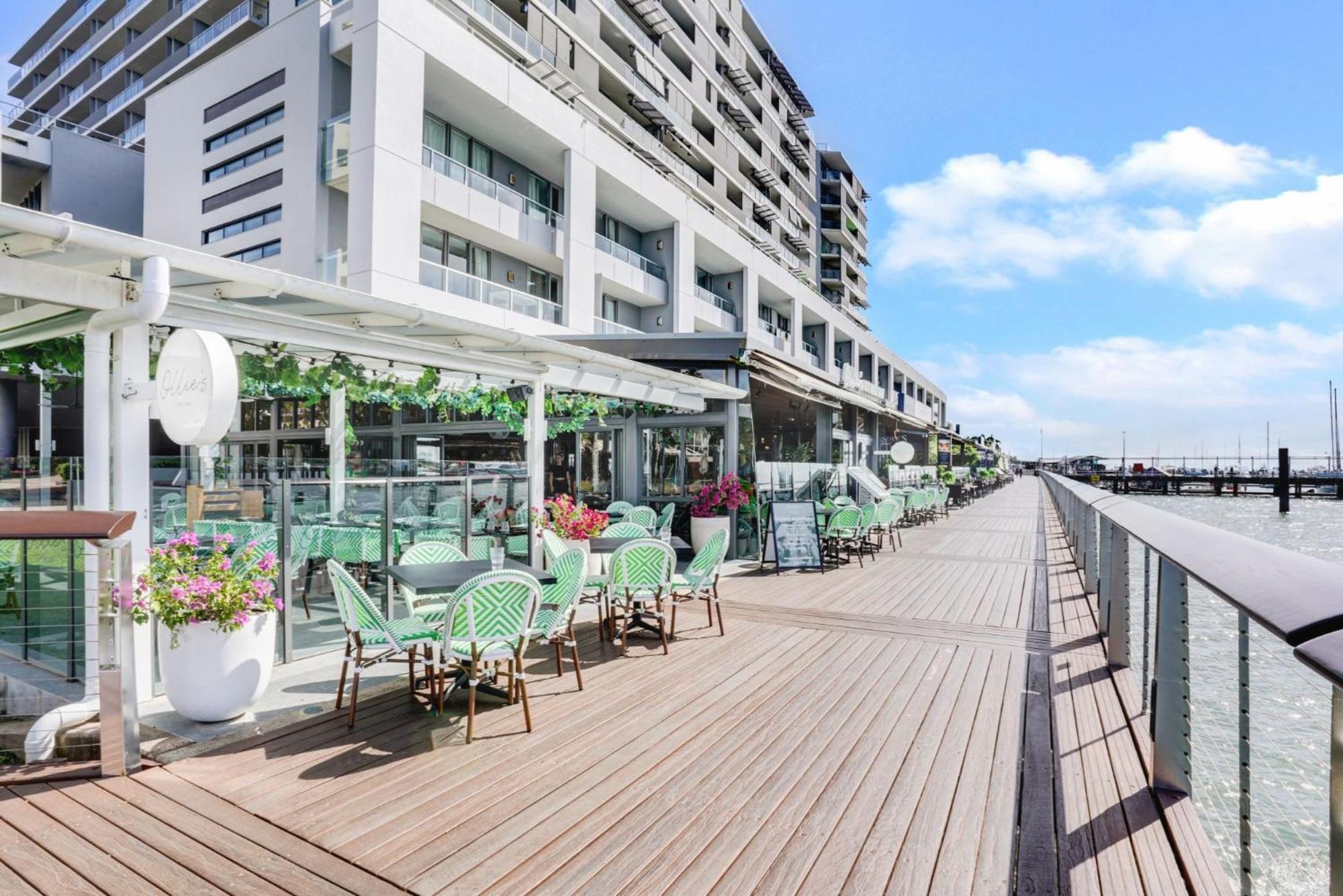 11 Harbour Lights With Ocean Views * Cairns