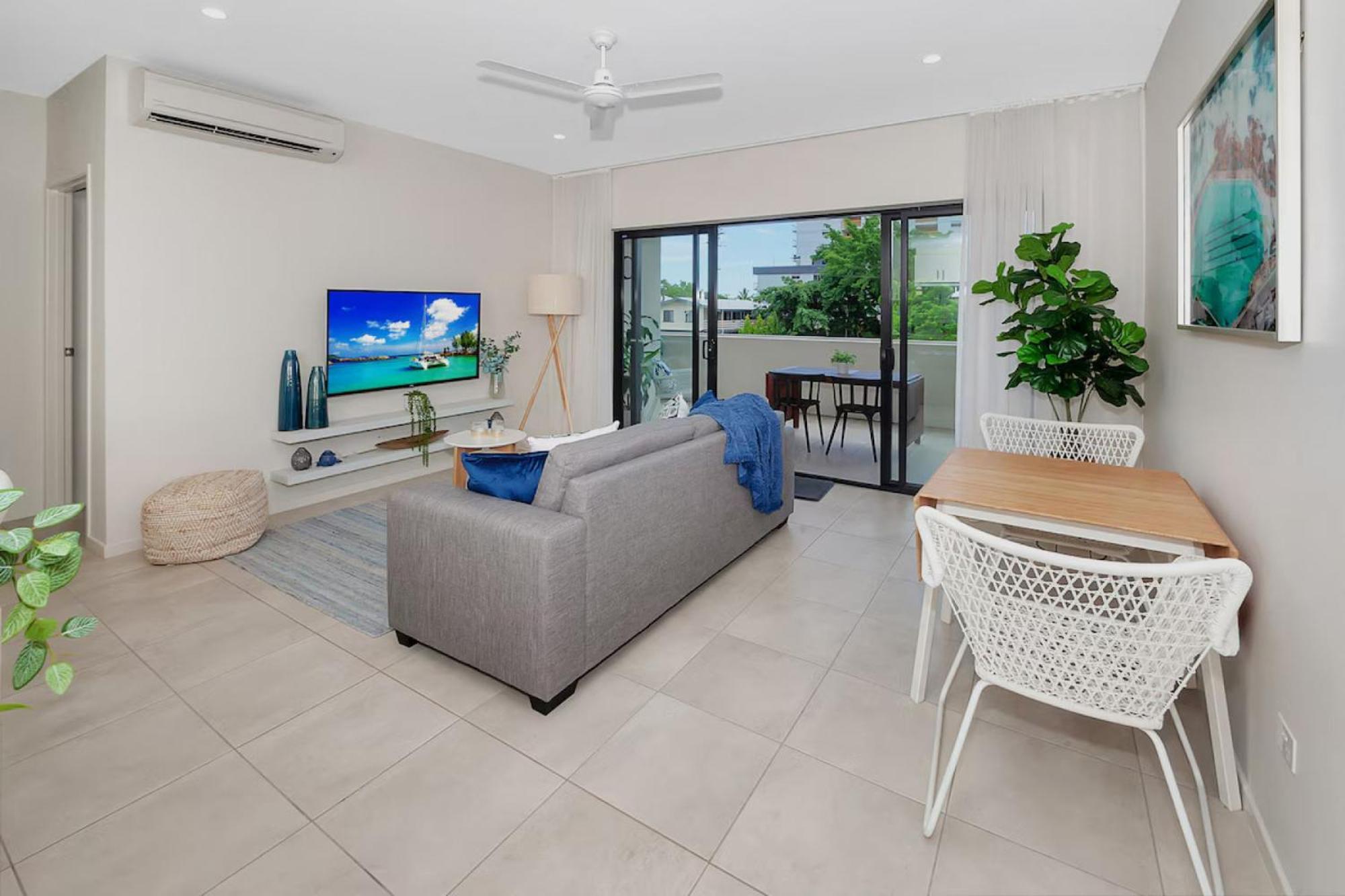 Coastal 2-bed With Parking & Pool By The Ocean