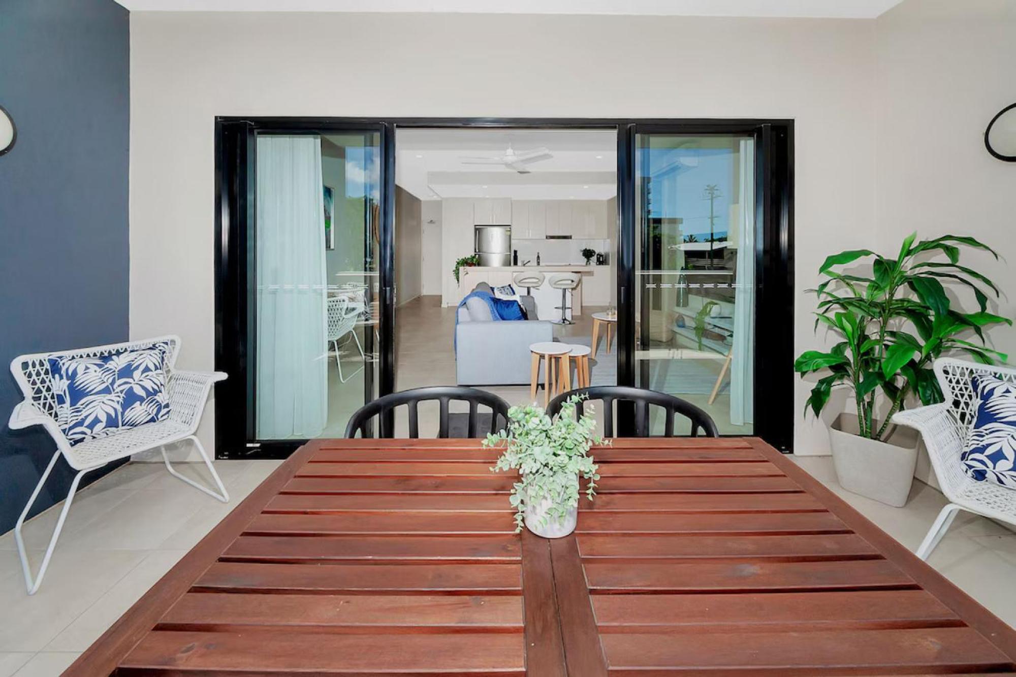 Apartment Coastal 2-bed With Parking & Pool By The Ocean