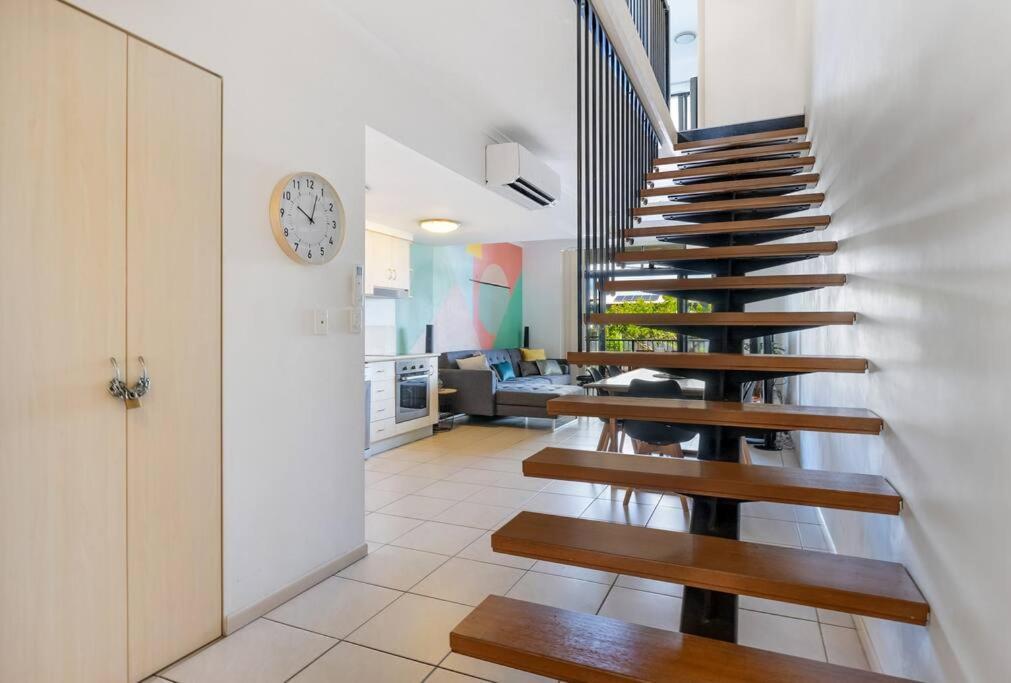 The Loft - Trendy Coastal Charm With Pool Apartment Cairns