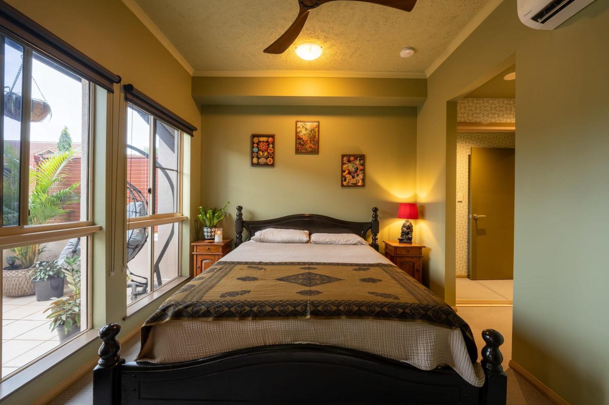 Lily Lakes - Style Living Apartment