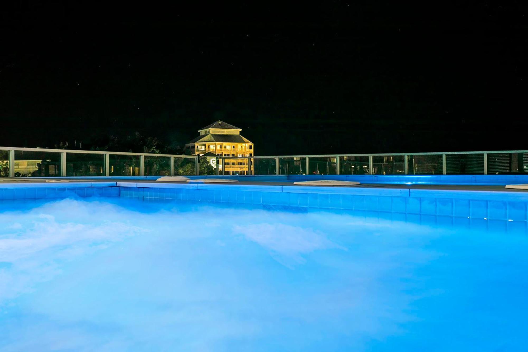 Lux Retreat - Sauna Pool & Prime Location