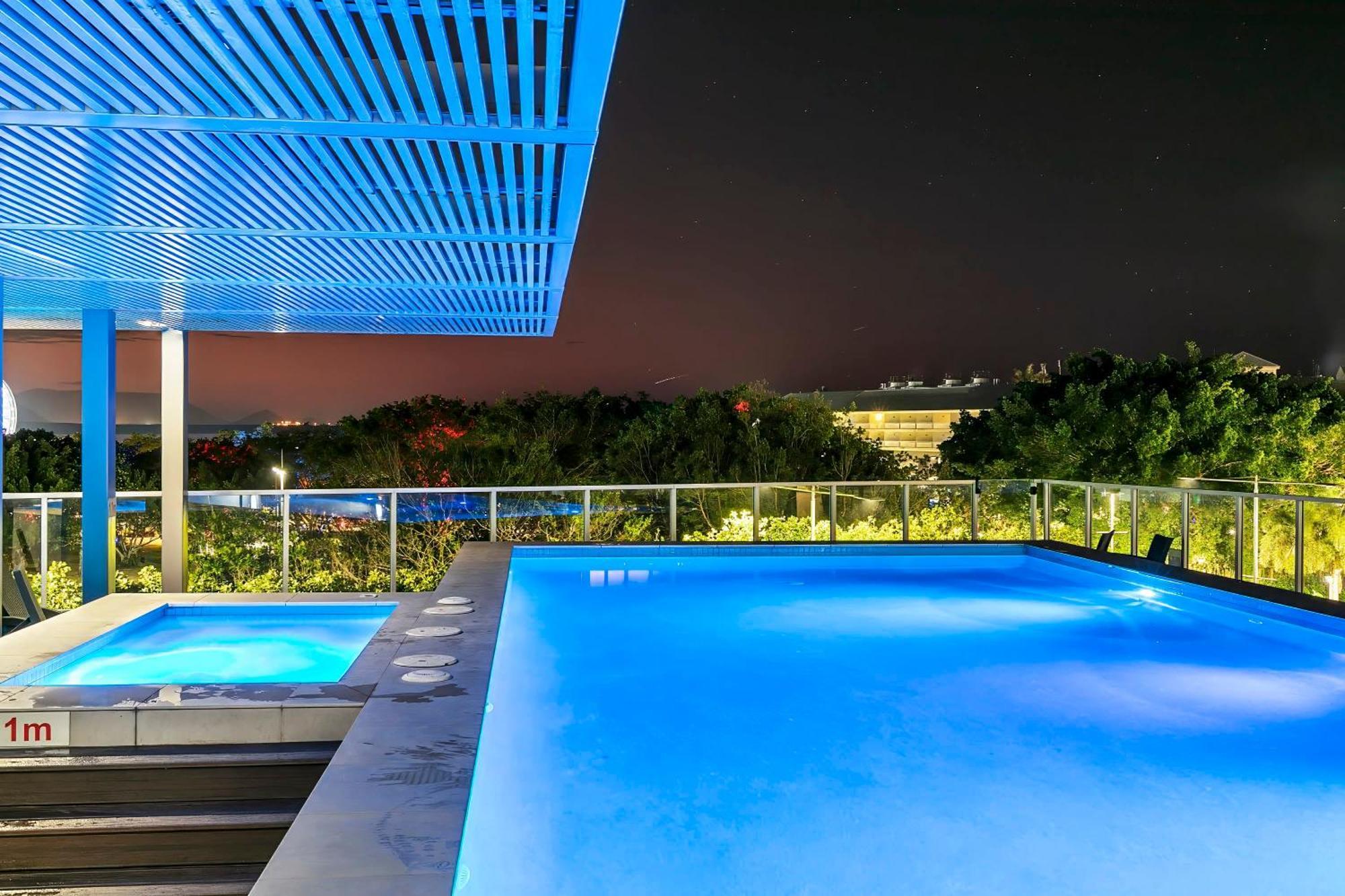 Apartment Lux Retreat - Sauna Pool & Prime Location *