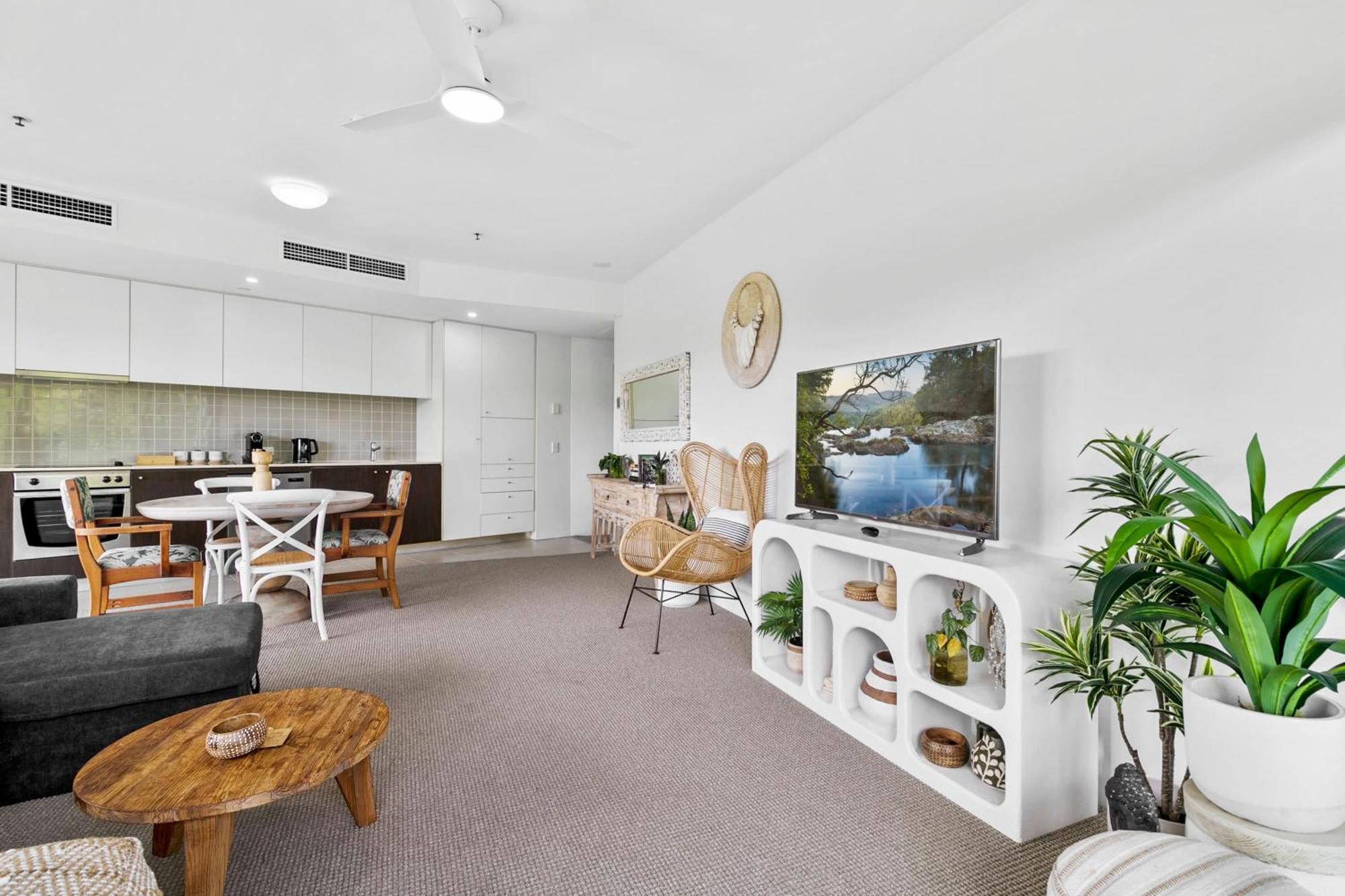 Apartment Coastal Harbour Lights -pool Gym & Prime Location Cairns