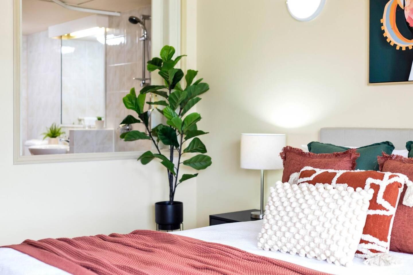 Luxury Retreat In Cairns With Pool * Cairns