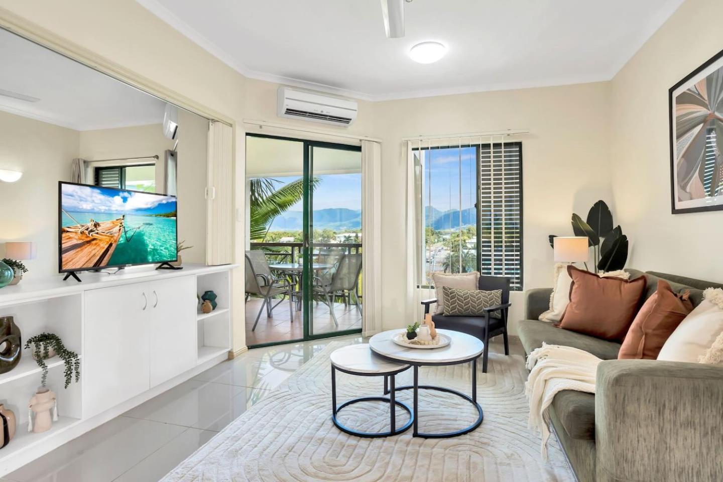 Luxury Retreat In Cairns With Pool Apartment Cairns