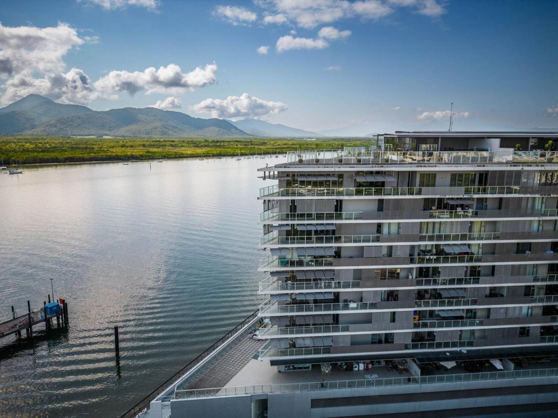 Belle Escapes Harbour Lights Waterfront 501-502 * Cairns