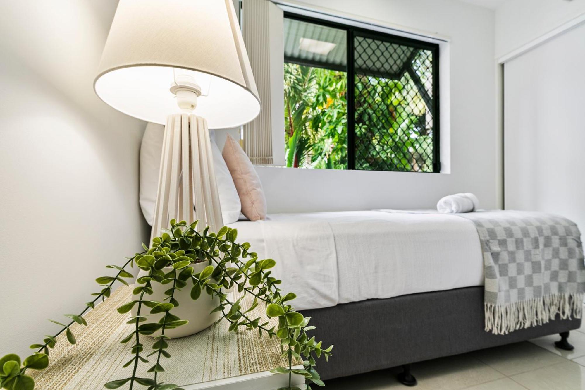 Traveller Jam Close To City, Airport And Esplanade