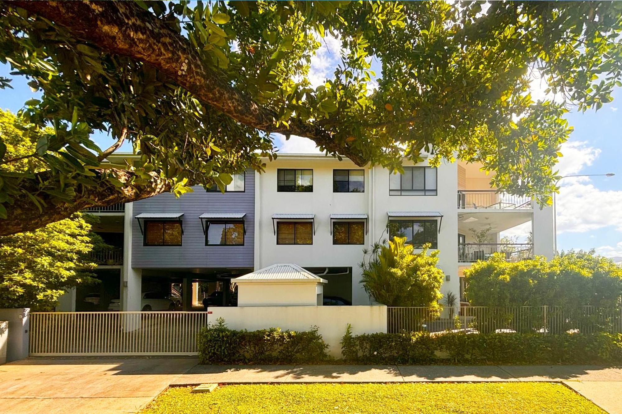 Traveller Jam Close To City, Airport And Esplanade Cairns