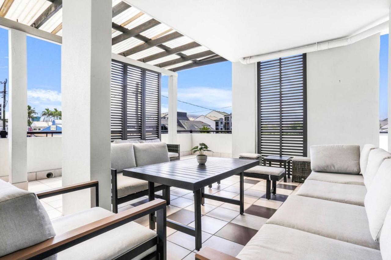 Accent On Mcleod - Breezy Outdoor Living Cairns