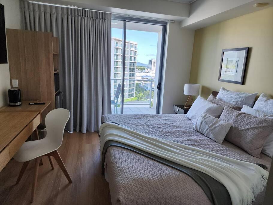 Apartment In Esplanade! Ocean View! Heart Of *