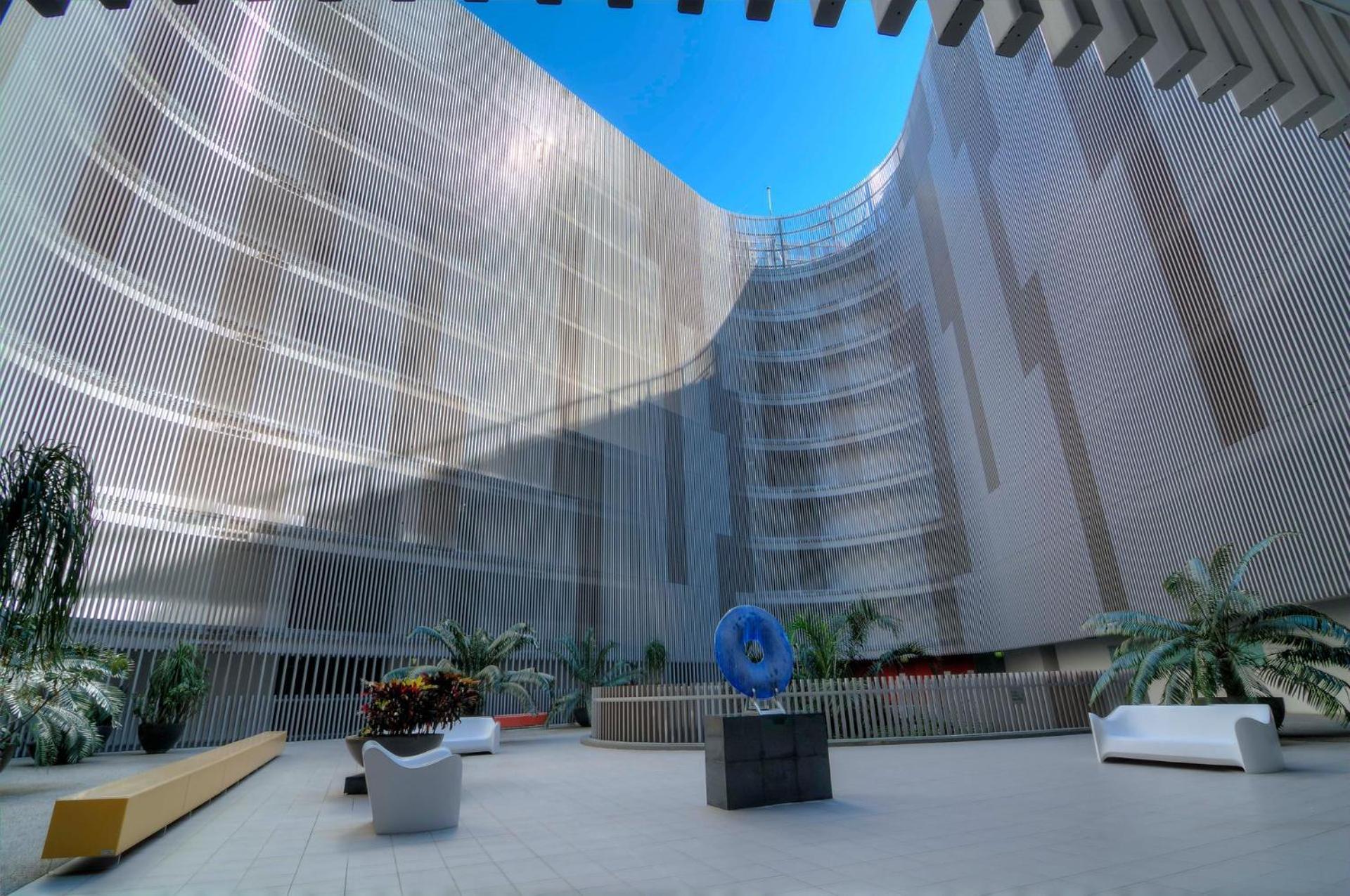 Belle Escapes 52 Harbour Lights With Ocean View Apartment Cairns