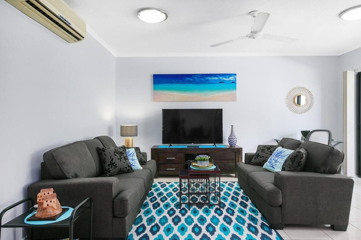 Poolside Living In Contemporary Tropical Retreat * Cairns