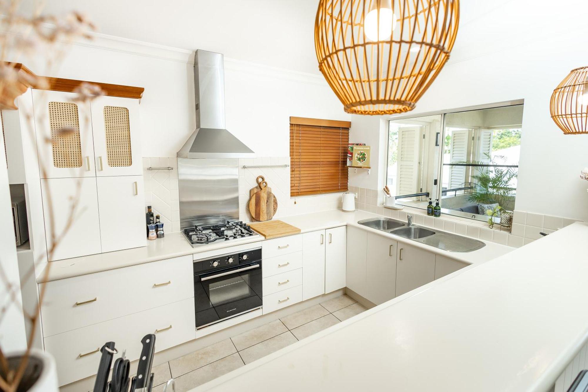 Elevated 2br Modern Furnished Terrace Apartment Cairns