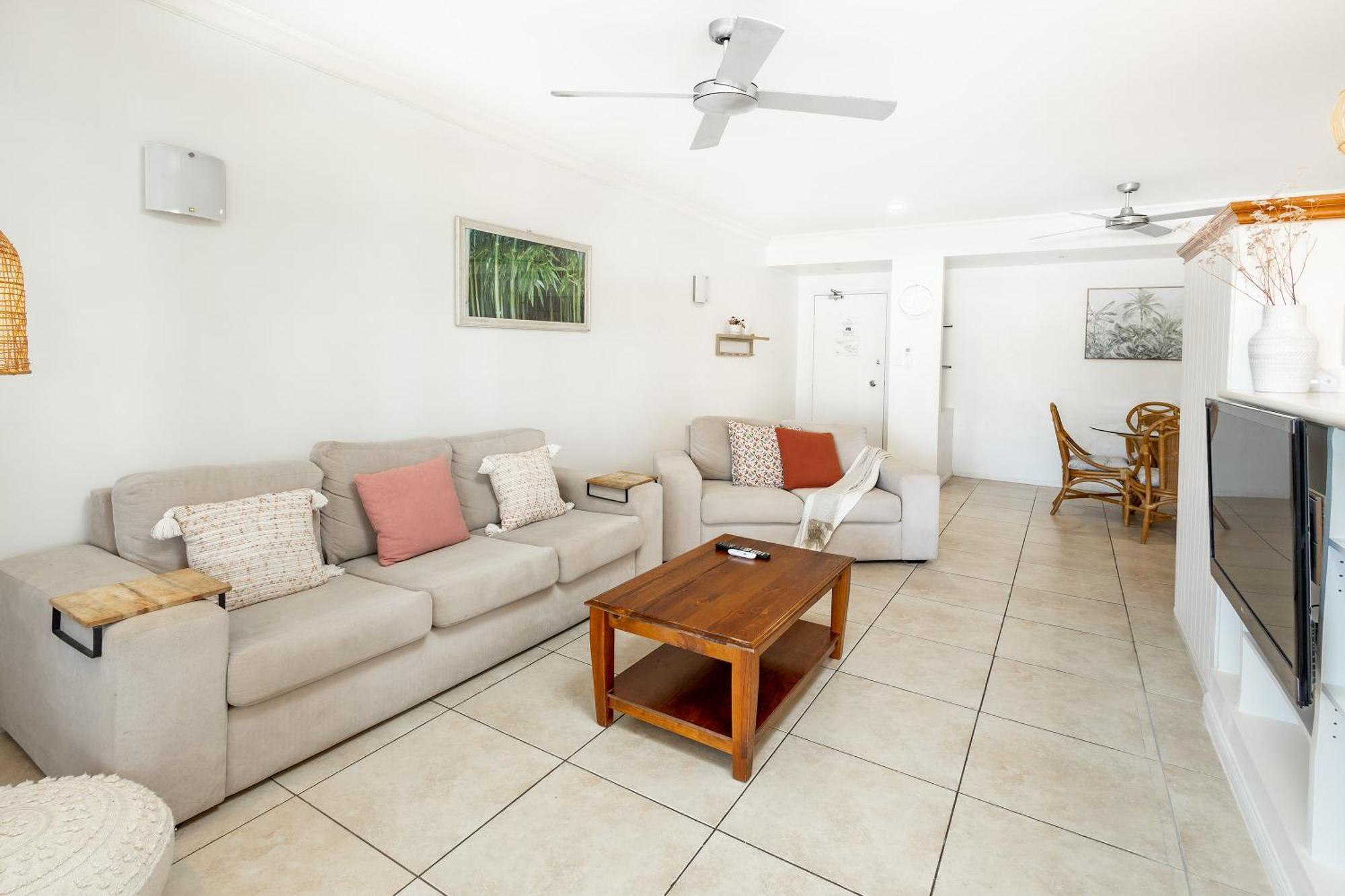 Apartment Elevated 2br Modern Furnished Terrace Cairns