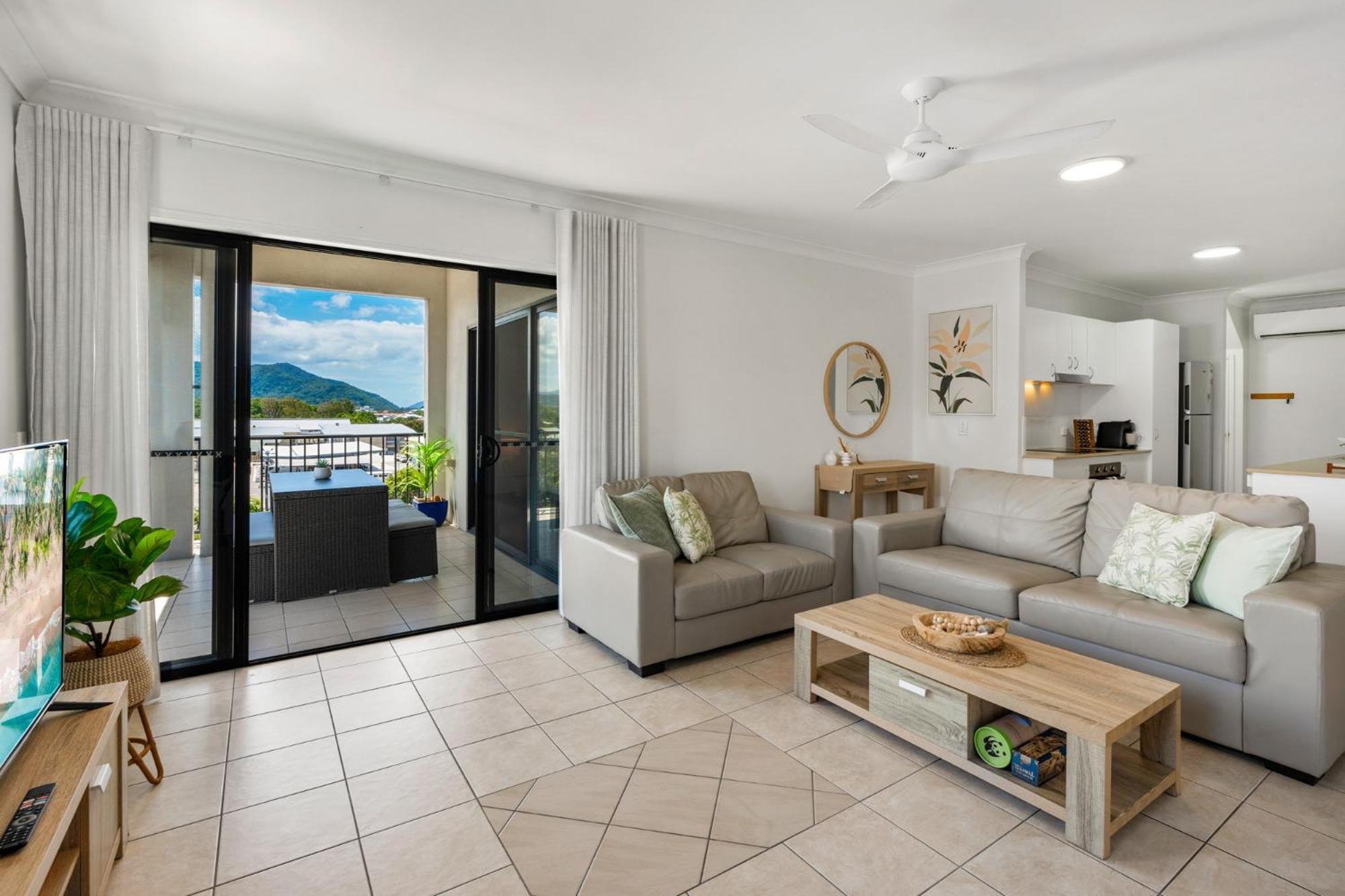 Apartment Penthouse - Private Rooftop Outdoor Gym, & Tv Area With Sunset & Mountain Views Cairns