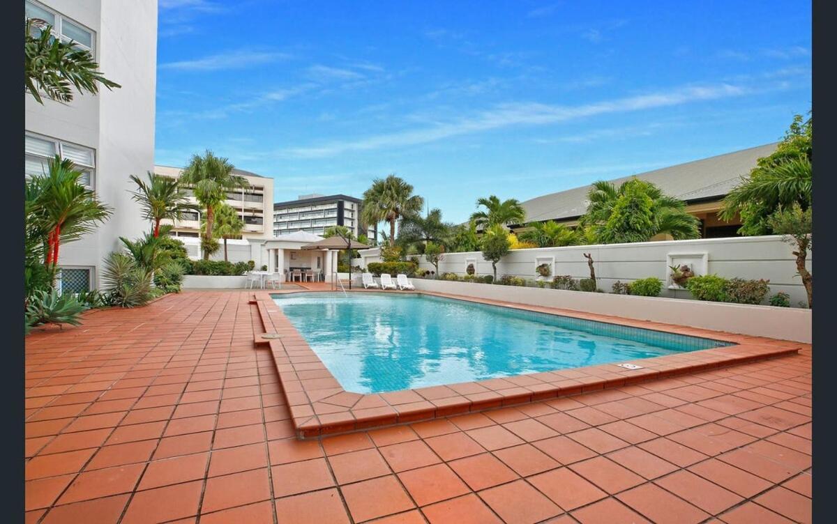 Tropical 2br In Heart Of Apartment Cairns