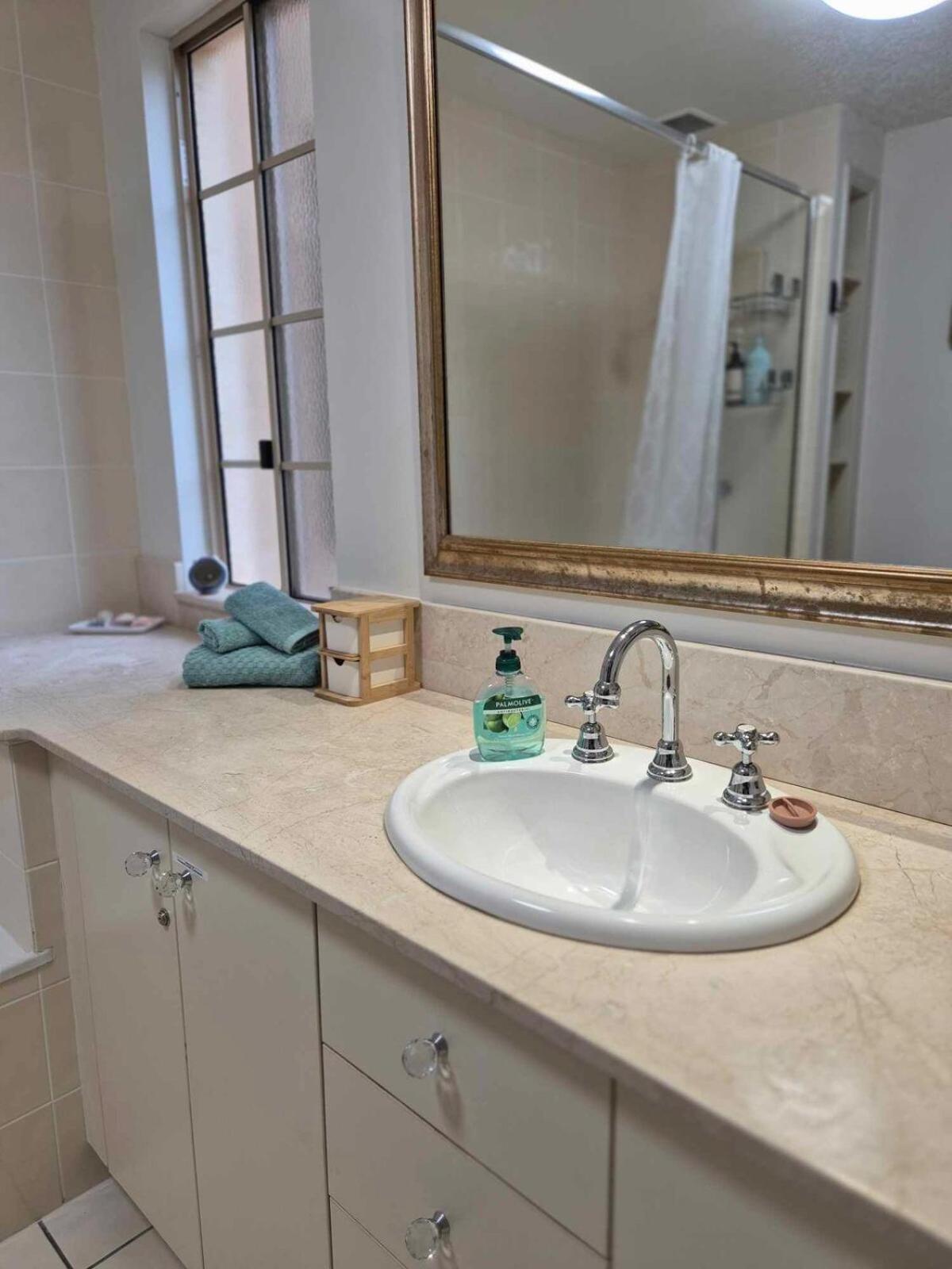 Bulloo Lagoon Oasis Luxury Resort Apartment *