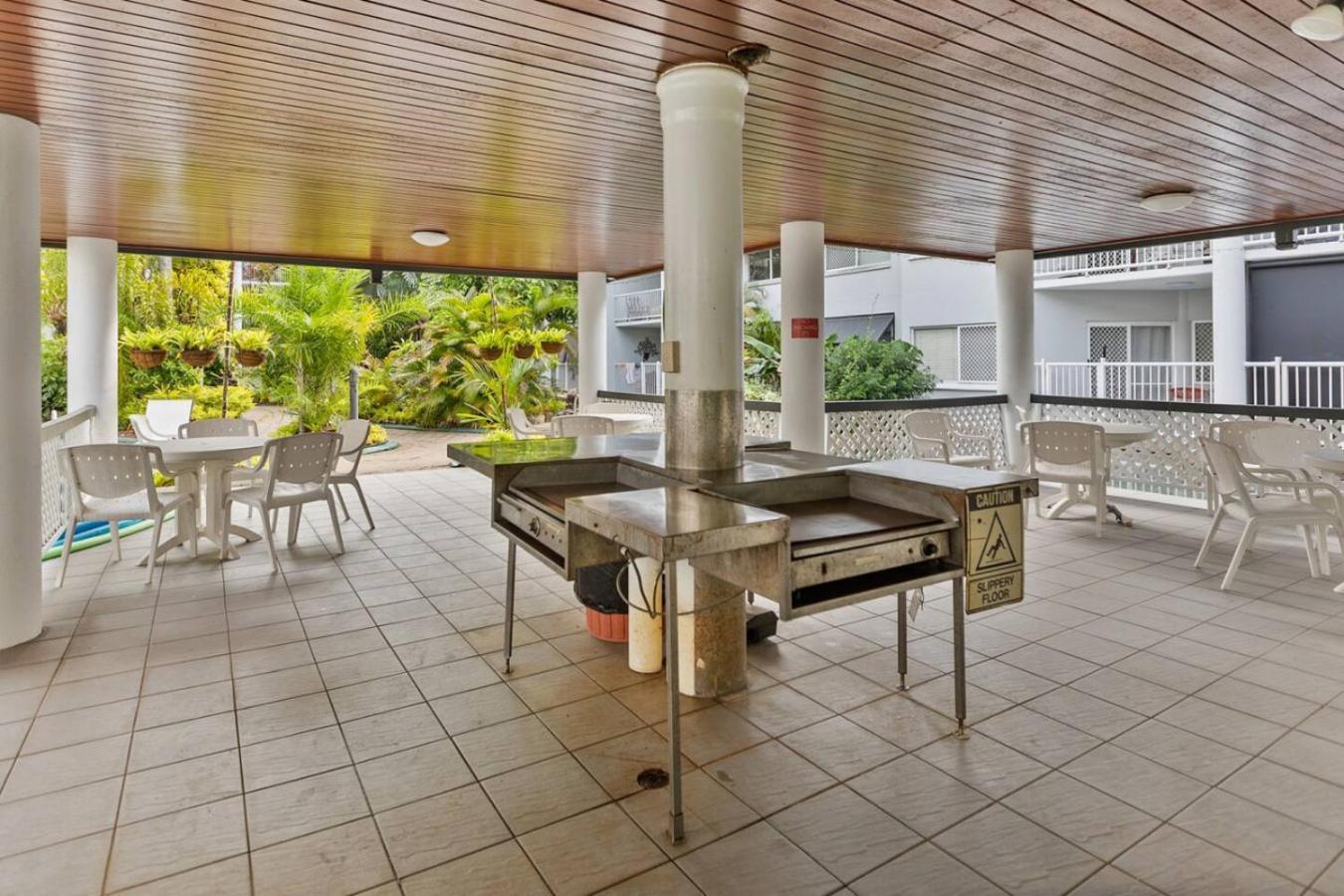 Tropical Bliss Swim In Swim Out Apartment *