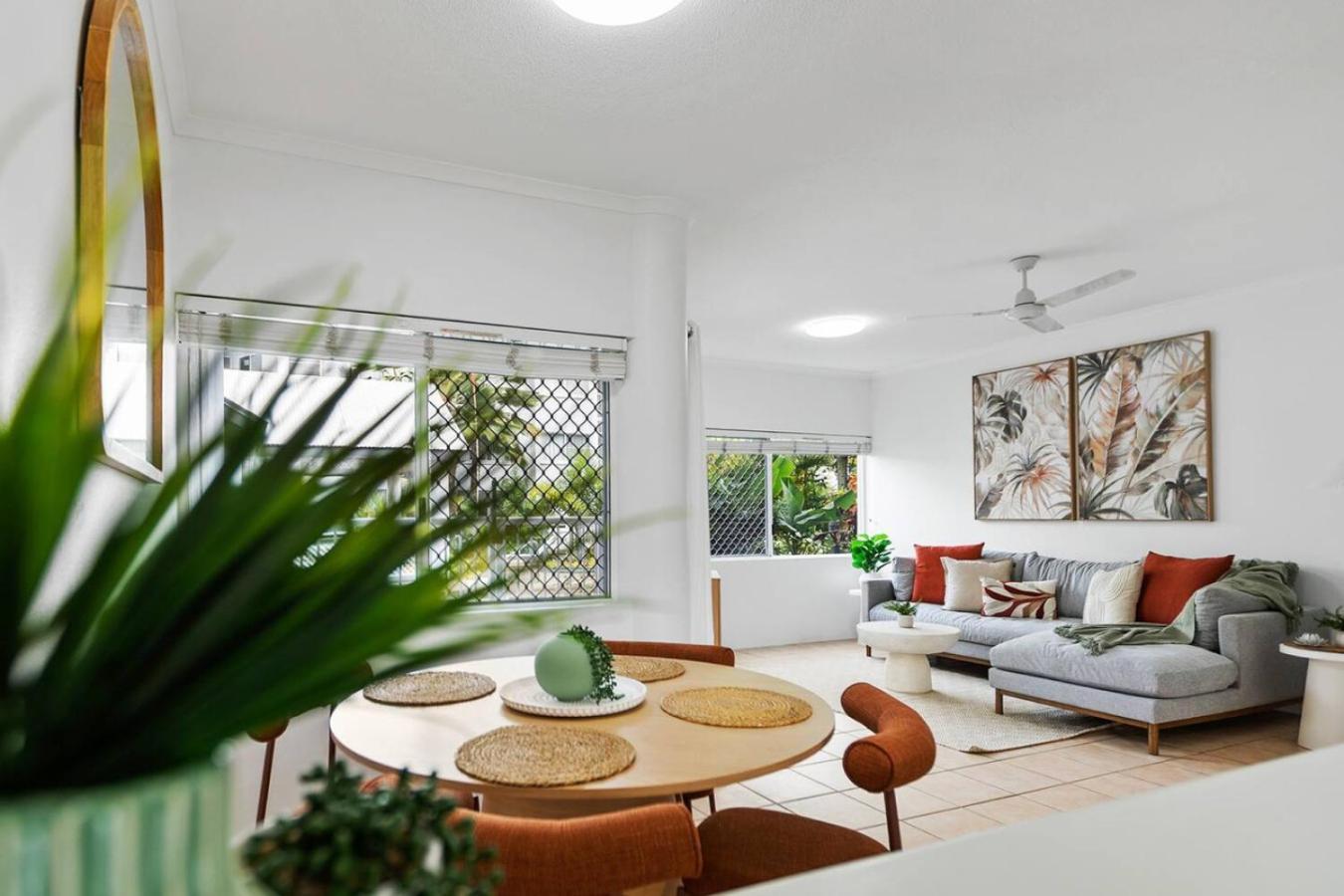 Tropical Bliss Swim In Swim Out Apartment Cairns