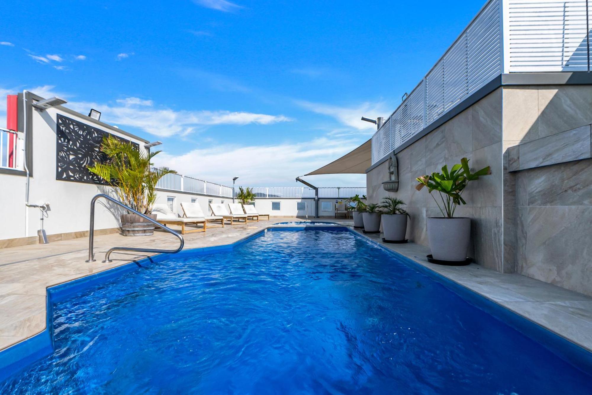 Apartment 'central Plaza' Adjacent With Rooftop Pool Cairns