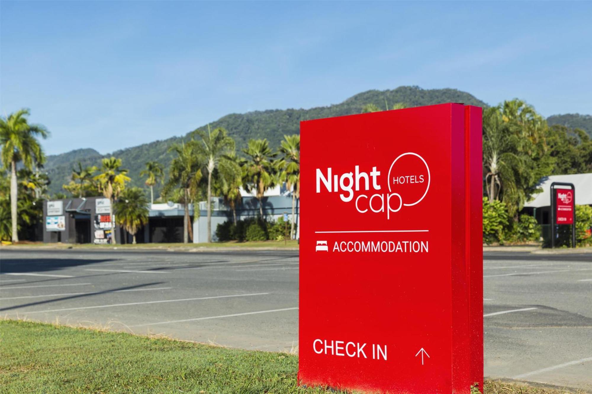 Nightcap At Edge Hill Tavern Cairns
