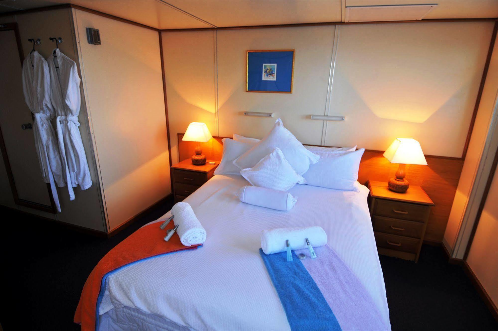 Reef Encounter Botel Cairns
