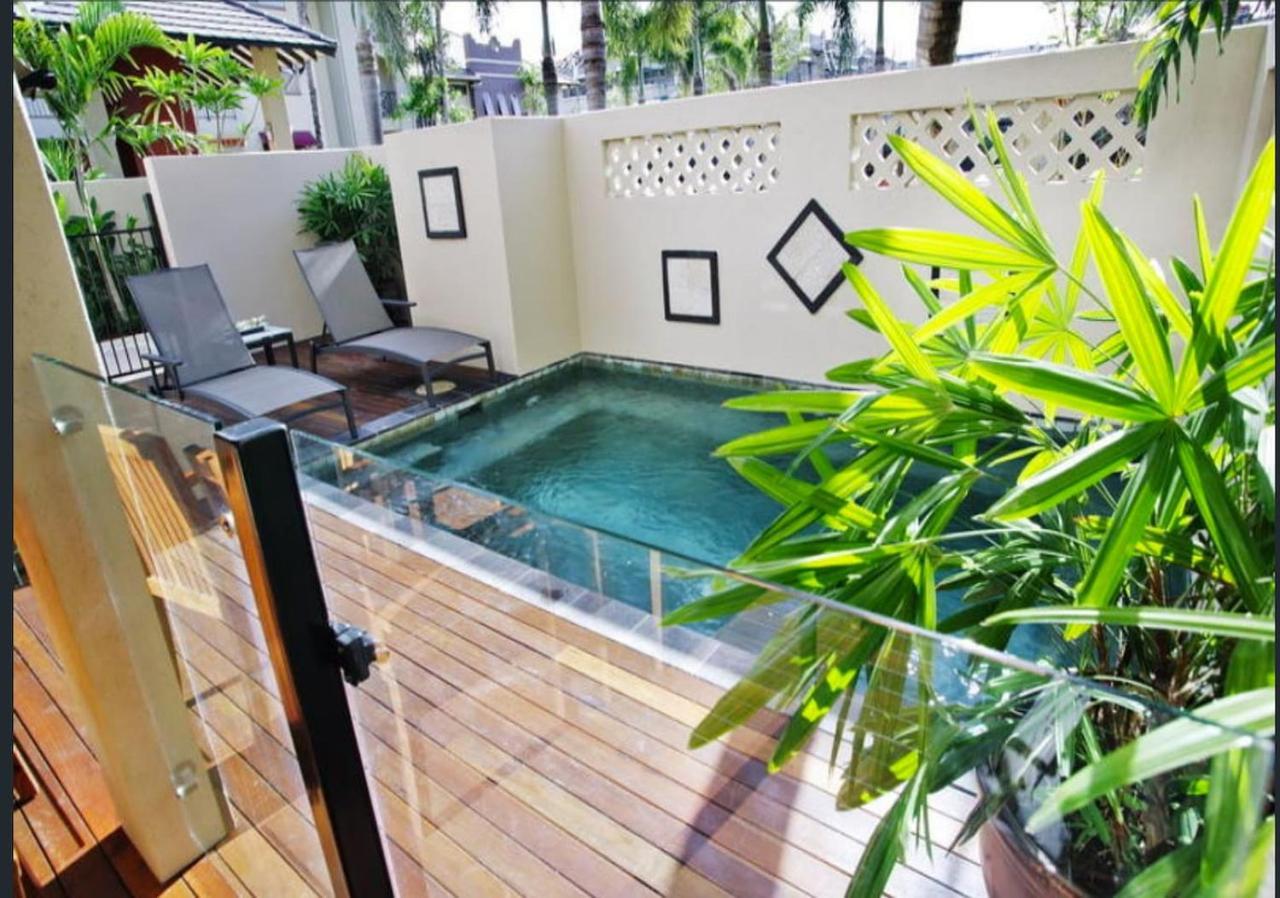 Villa Living With Private Pool Sleeps 8 *
