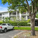 Traveller Jam Close To City, Airport And Esplanade