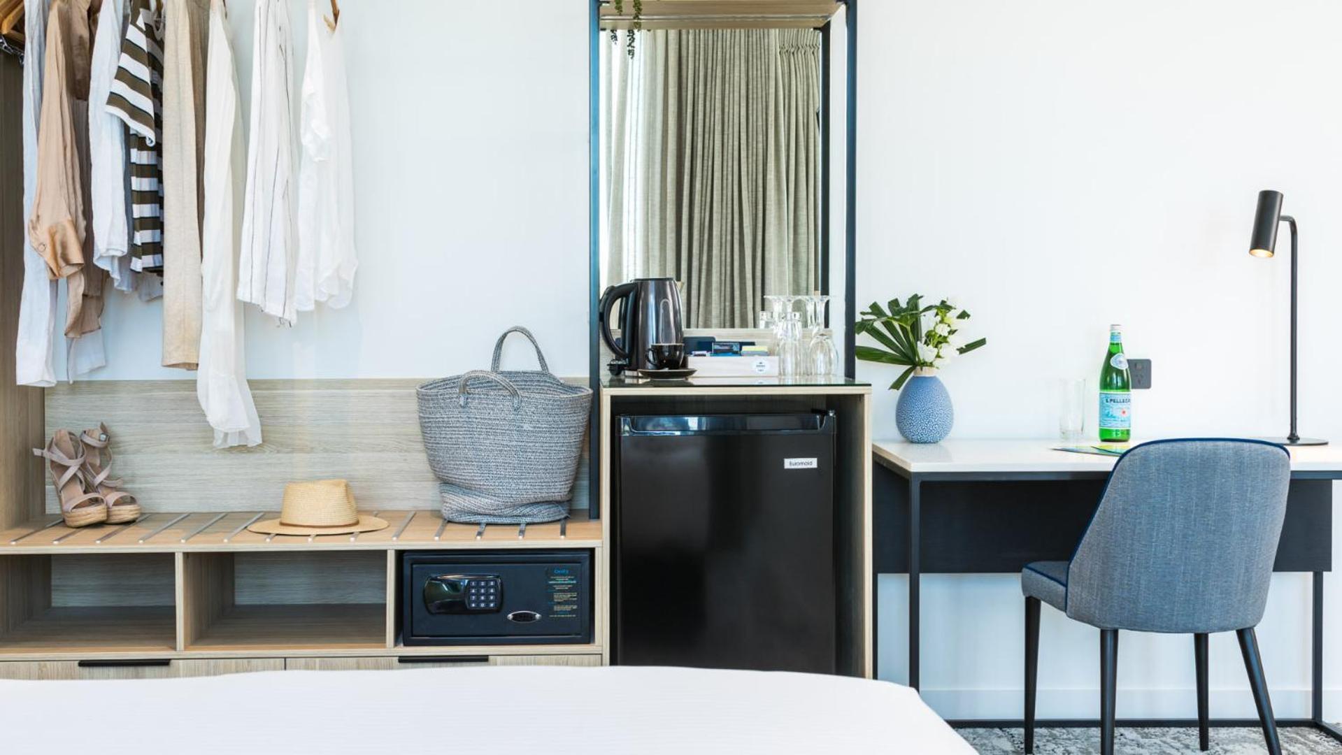 Oaks Hotel 4*
