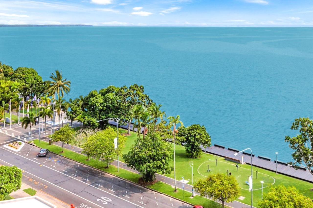 Ocean Views At Mantra Trilogy Apartment *