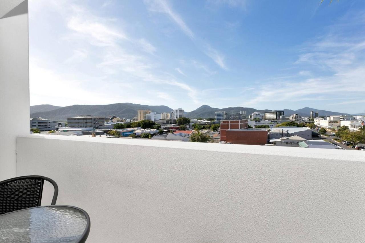 'central Plaza' Adjacent With Rooftop Pool Apartment Cairns