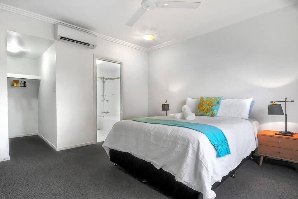 An Abode On Abbott - In The Heart Of The Apartment *