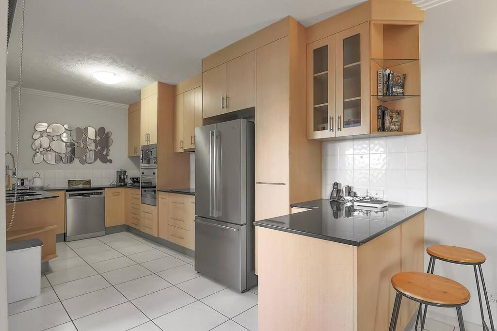 An Abode On Abbott - In The Heart Of The Apartment *