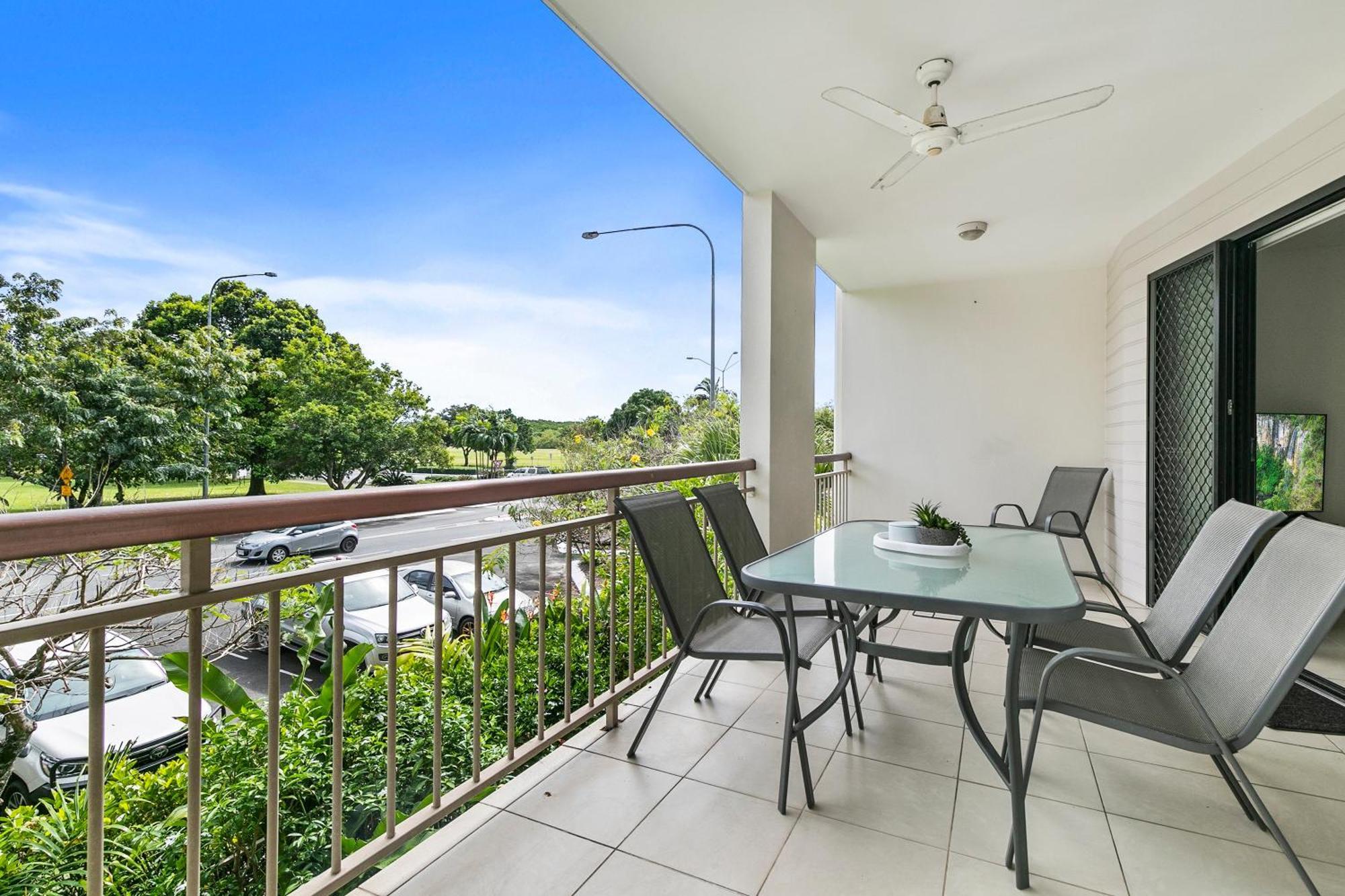 Traveller Jam Close To City, Airport And Esplanade Apartment